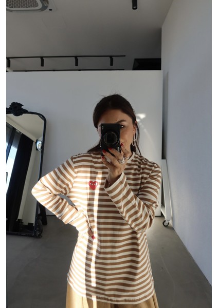 Kalp Işlemeli Çizgili Uzun Kollu Sweat