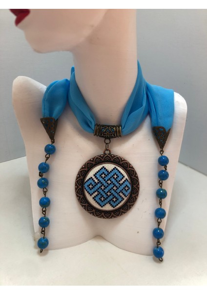 Kanaviçe Işlemeli Fular Kolye fiyatları