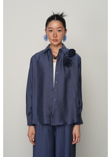 Kadın Önü Çift Gül Işlemeli Düz Renk Gömlek