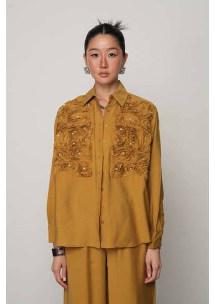 Kadın Önü Gül Işlemeli Düz Renk Gömlek