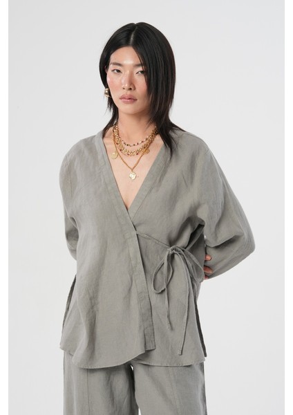 Kadın V Yaka Gri Renk Önü Bağlama Detaylı Gömlek fiyatları