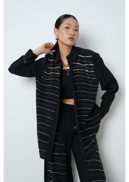 Kadın Yatay Şerit Taş Işlemeli Düz Renk Oversize Gömlek fiyatları