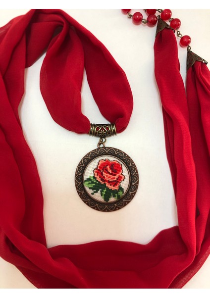 Kanaviçe Işlemeli Fular Kolye modelleri