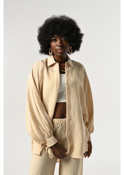 Kadın Kolları Bağlama Detaylı Kırışık Kumaş Düz Renk Oversize Gömlek