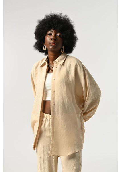 Kadın Kolları Bağlama Detaylı Kırışık Kumaş Düz Renk Oversize Gömlek modelleri