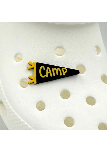 Terlik Süsü ve Aksesuarı , Çanta Süsü – Jibbitz 3D Camp Yazılı Üçgen Bayrak Görsel Logo Aksesuar