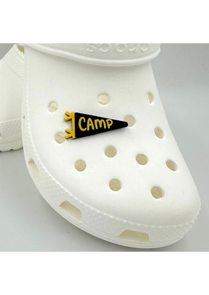 Terlik Süsü ve Aksesuarı , Çanta Süsü – Jibbitz 3D Camp Yazılı Üçgen Bayrak Görsel Logo Aksesuar fiyatları