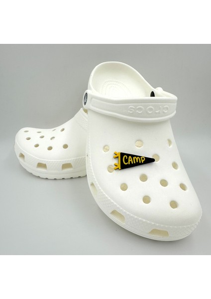 Terlik Süsü ve Aksesuarı , Çanta Süsü – Jibbitz 3D Camp Yazılı Üçgen Bayrak Görsel Logo Aksesuar modelleri