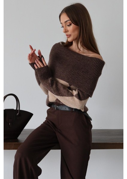 Kayık Yaka Baklava Desenli Soft Triko Kazak Kahve 8282 fırsatları