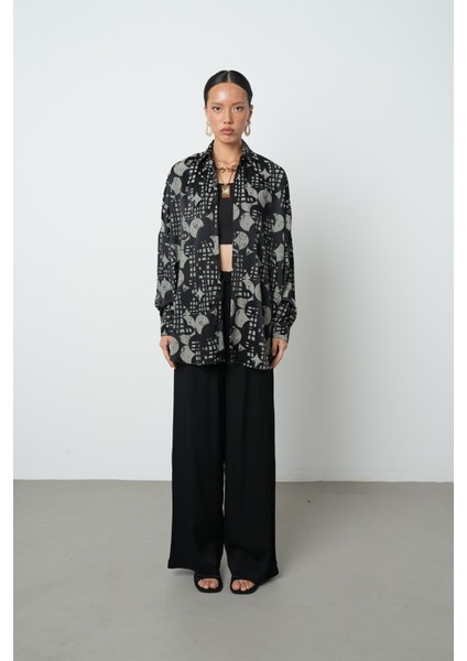 Kadın Siyah Renk Karışık Desenli Oversize Kesim Tesettür Gömlek fırsatları