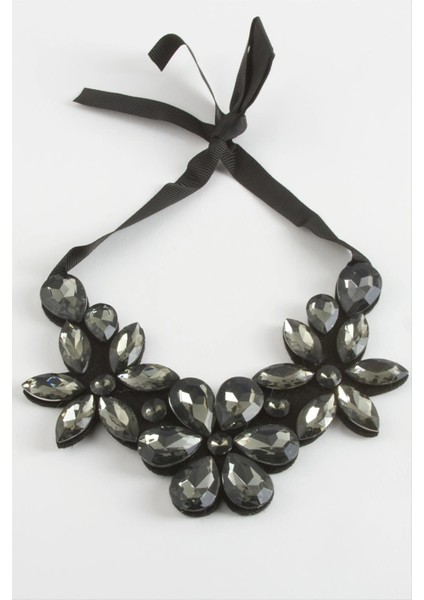 Çiçek Taşlı Yaka Kolye