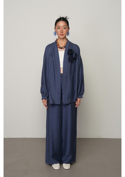Kadın Gül Detaylı Düz Renk Oversize Kesim Kimono fırsatları