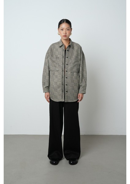 Kadın Desenli Çift Cepli Gömlek fırsatları