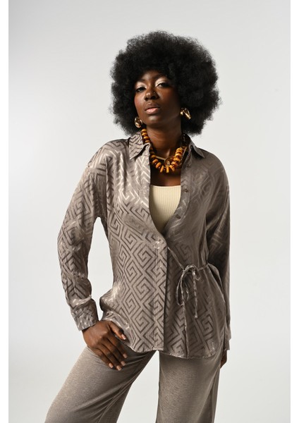 Kadın Gemometrik Desenli Belden Bağlama Detaylı Gri Renk Gömlek