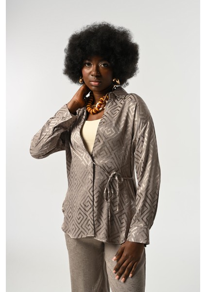 Kadın Gemometrik Desenli Belden Bağlama Detaylı Gri Renk Gömlek fiyatları