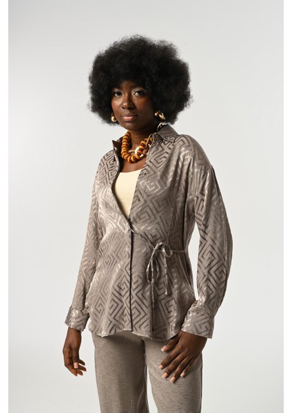 Kadın Gemometrik Desenli Belden Bağlama Detaylı Gri Renk Gömlek modelleri