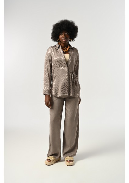 Kadın Gemometrik Desenli Belden Bağlama Detaylı Gri Renk Gömlek fırsatları