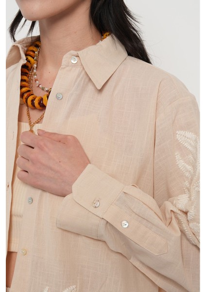 Kadın Açık Bej Dal Şekilli Nakış Işlemeli Gömlek fırsatları