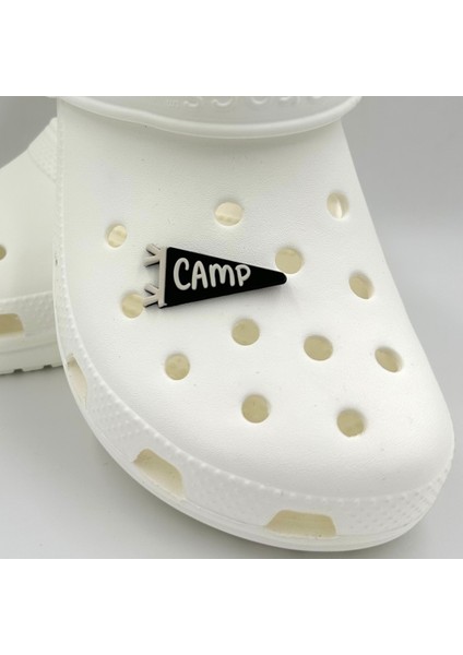 Terlik Süsü ve Aksesuarı , Çanta Süsü – Jibbitz 3D Camp Yazılı Üçgen Bayrak Görsel Logo Aksesuar fiyatları