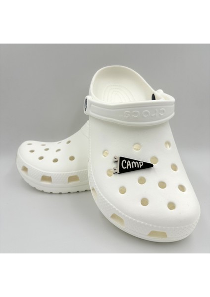 Terlik Süsü ve Aksesuarı , Çanta Süsü – Jibbitz 3D Camp Yazılı Üçgen Bayrak Görsel Logo Aksesuar modelleri