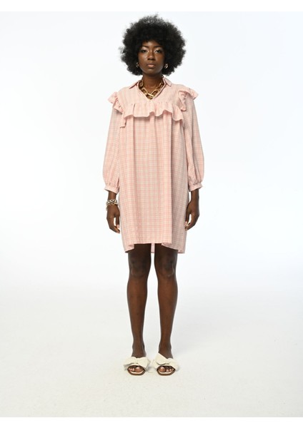 Kadın Ekose Robası Volanlı Diz Üstü Pembe Elbise fiyatları
