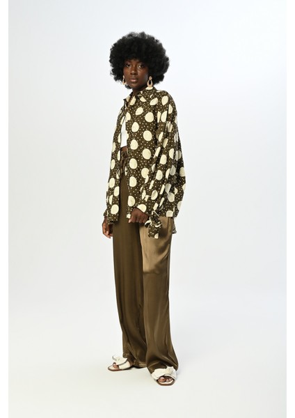Kadın Haki Renk Kolları Bağlamalı Puantiye Desenli Oversize Kesim Gömlek fırsatları