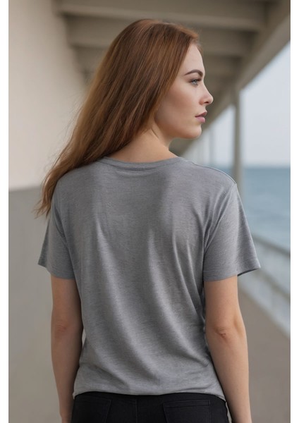 Stay On The Truth Baskılı Gri Melanj V Yaka Tişört fiyatları