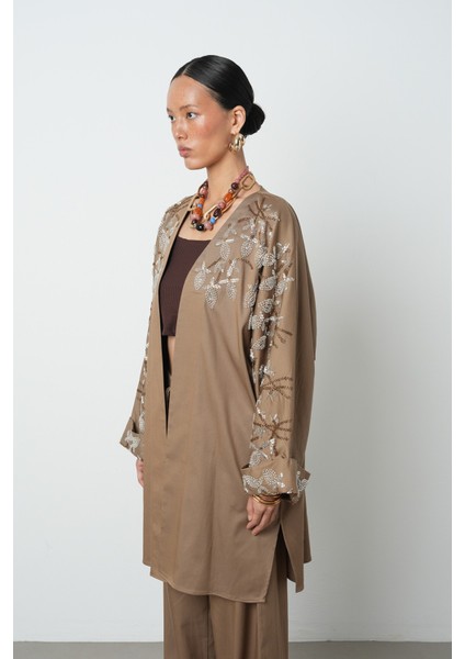 Kadın Yakası ve Kolları Boncuk Işlemeli Oversize Uzun Kimono fiyatları