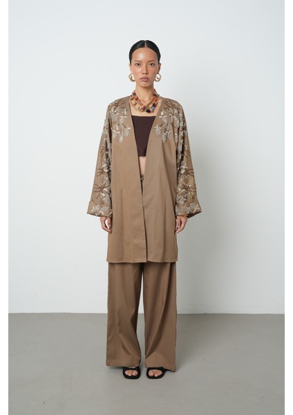 Kadın Yakası ve Kolları Boncuk Işlemeli Oversize Uzun Kimono fırsatları