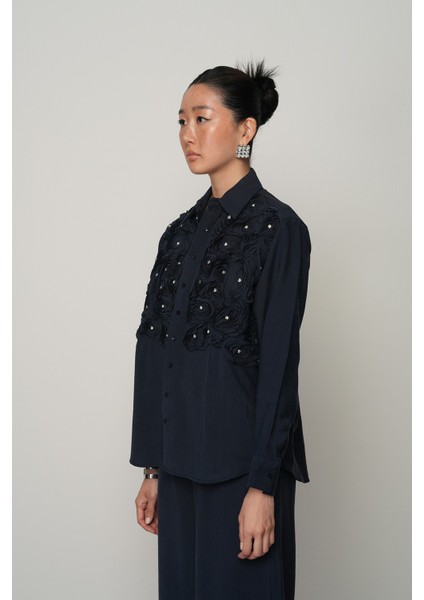 Kadın Önü Gül Işlemeli Düz Renk Gömlek fiyatları