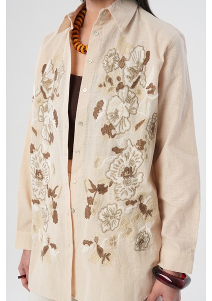 Kadın Açık Bej Önü Kahverengi Nakış Işlemeli Oversize Gömlek modelleri