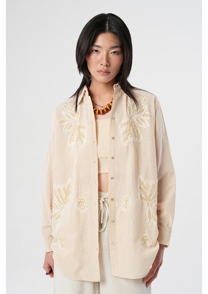 Kadın Açık Bej Önü Nakış Işlemeli Oversize Gömlek