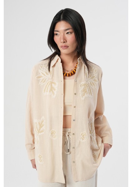 Kadın Açık Bej Önü Nakış Işlemeli Oversize Gömlek fiyatları