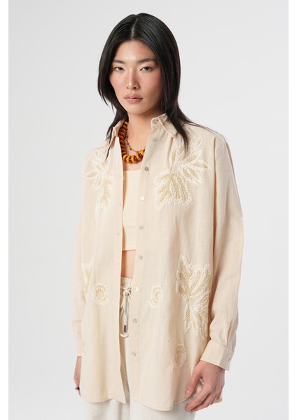 Kadın Açık Bej Önü Nakış Işlemeli Oversize Gömlek modelleri