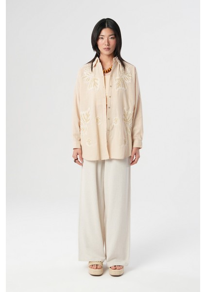 Kadın Açık Bej Önü Nakış Işlemeli Oversize Gömlek fırsatları