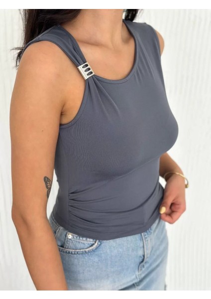 Osy Modal Yumuşak Dokulu Kumaş Bisiklet Yaka Kadın Sıfır Kol Bluz Omuz Toka Aksesuar Detaylı - Antrasit indirimleri