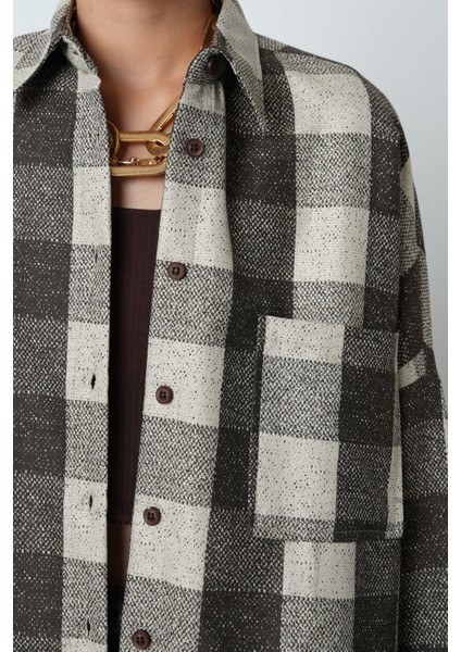 Kadın Kare Desenli Çift Cepli Oversize Kesim Gömlek fırsatları