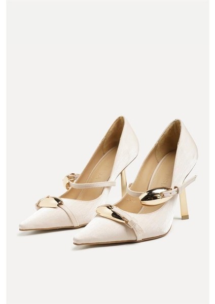 255015 Metal Tokalı Stiletto Bej Saten fiyatları