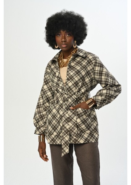 Kadın Desenli Çift Cepli Kuşaklı Gömlek