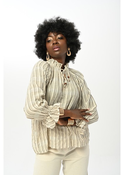 Kadın Yakası ve Kolları Büzgülü Çizgili Gömlek