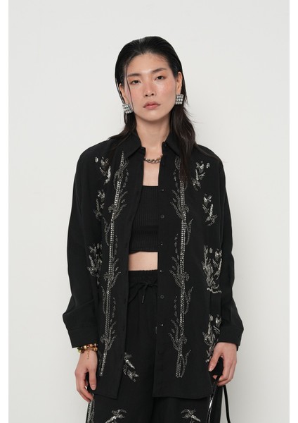 Kadın Önü Boncuk ve Taş Işlemeli Oversize Gömlek