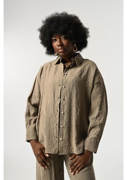 Kadın Düğme Detaylı Kırışık Kumaş Düz Renk Gömlek