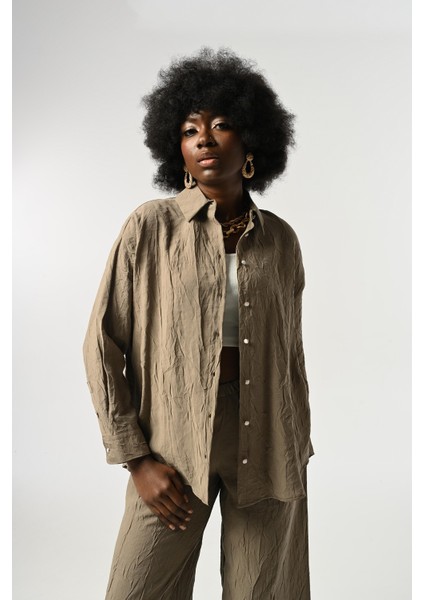 Kadın Düğme Detaylı Kırışık Kumaş Düz Renk Gömlek fiyatları