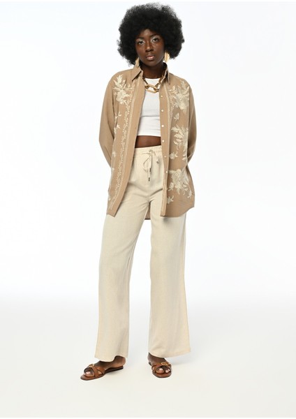 Kadın Önü Çiçek Nakış Işlemeli Düz Renk Gömlek indirimleri