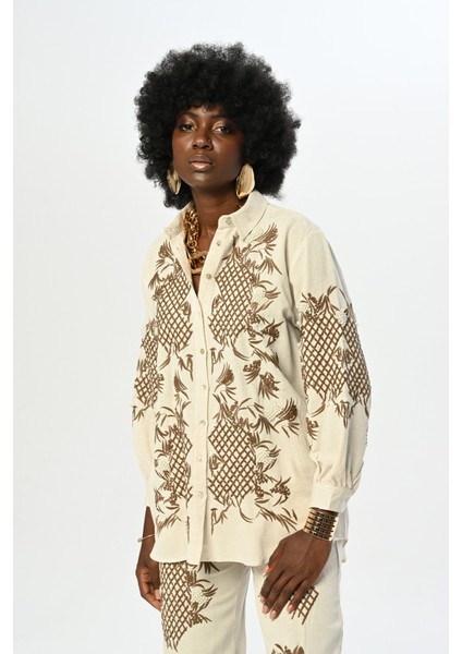 Kadın Kolları ve Nakışlı Boncuklu Oversize Gömlek