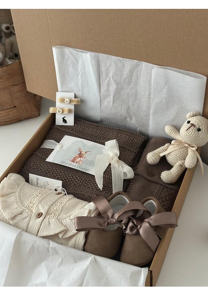 Hoşgeldin Bebek Hediye Kutusu Sepeti Kıyafet Takım Iorganik Triko Battaniye Tulum Oyuncak Örgü Hırka Tulum