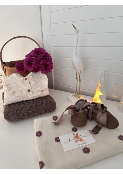 Hoşgeldin Bebek Hediye Kutusu Sepeti Kıyafet Takım Iorganik Triko Battaniye Tulum Oyuncak Örgü Hırka Tulum modelleri