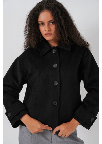 Kadın Bdart Düğmeli Yumuşak Dokulu Cepli Kısa Ceket Siyah