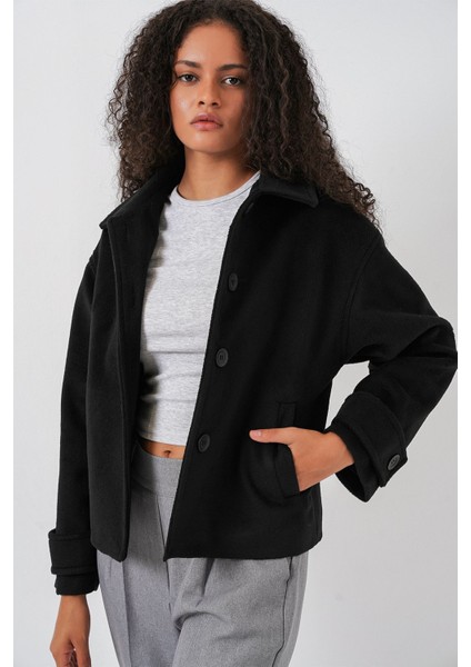 Kadın Bdart Düğmeli Yumuşak Dokulu Cepli Kısa Ceket Siyah modelleri