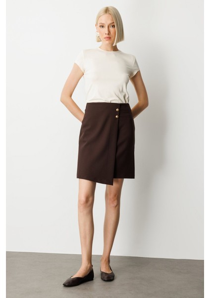 Kadın Asimetrik Kesim Süs Düğmeli Mini Etek 2007 Kahverengi fiyatları